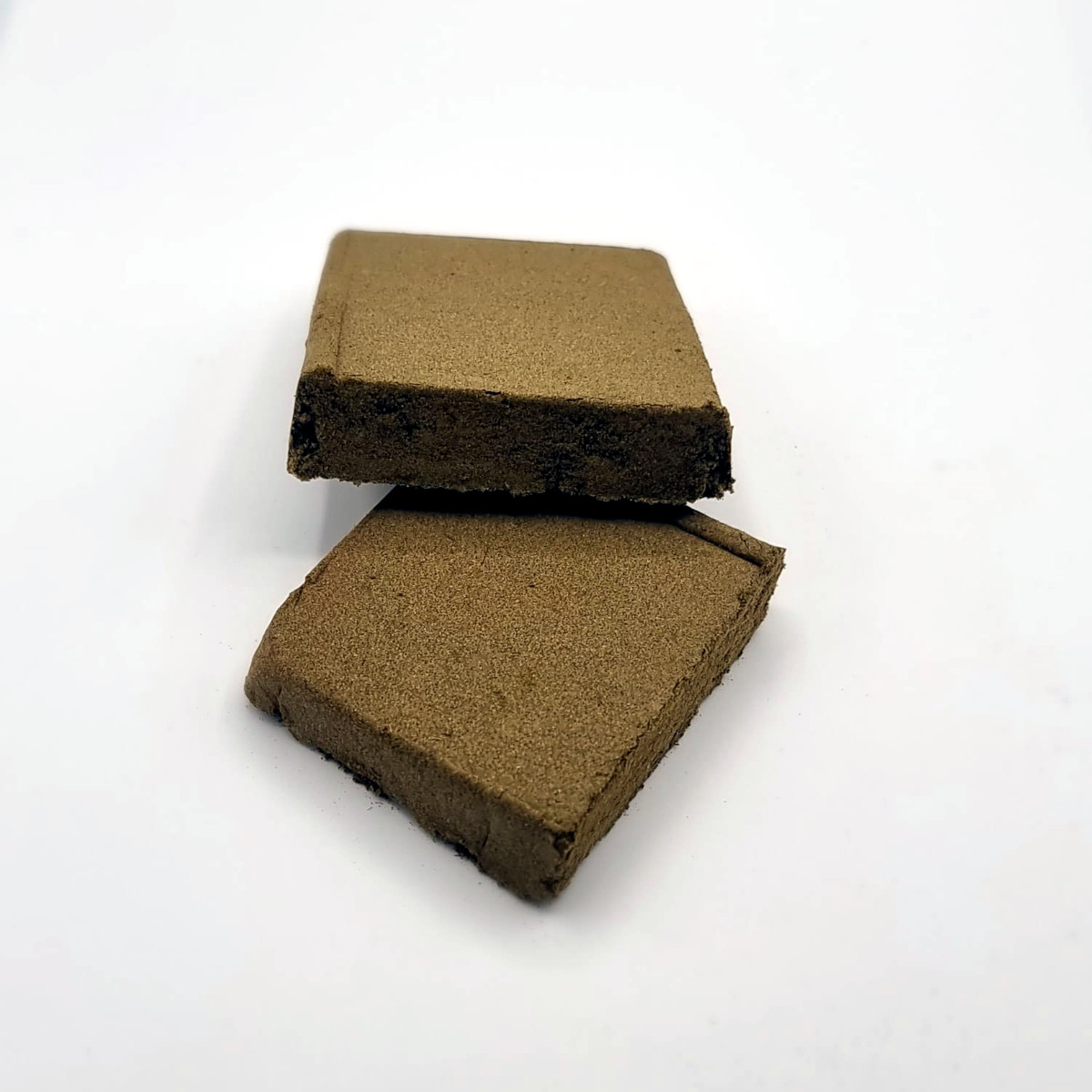 Hashish Herbacé: ce goût est généralement associé à l'herbe verte fraîche ou aux légumes verts. Terreux: ce goût peut être décrit comme un mélange de terre et de champignons, rappelant souvent les sous-bois ou les jardins. Floral: certains types hash cbd ont des arômes floraux, tels que la camomille.